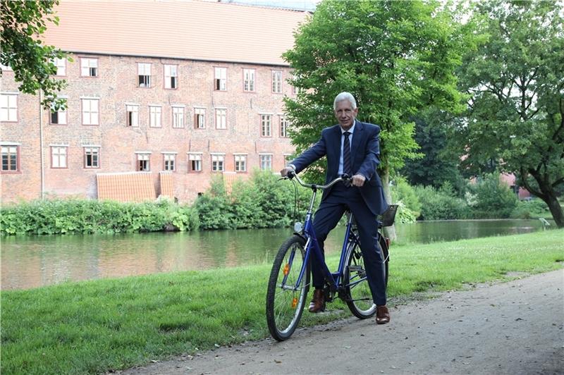 Auf zwei Rädern durch den Landkreis Harburg fahren „Fahrradfahren macht Spaß“: Landrat Rainer Rempe ruft zur Beteiligung an der Aktion Stadtradeln auf. Foto: Landkreis Harburg