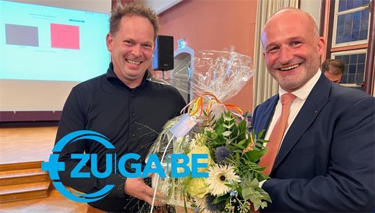 Fairer Verlierer: Jörg Baumann, der für Parteilos Stade im ersten Bürgermeister-Wahlgang ausschied, gratuliert Sieger Kai Koeser.