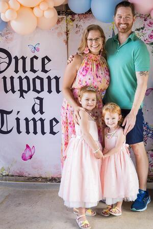 Aus den USA nach Fredenbeck: Der Kampf einer Familie gegen Kinderkrebs Familie Isaacs in diesem Sommer in den USA bei der Veranstaltung „Live like a unicorn“.