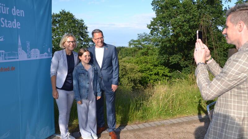 Familie Seefried lässt sich fotografieren.