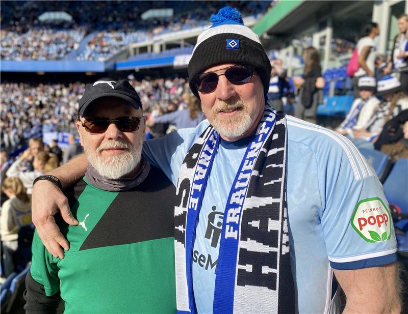 Familie Stöckmann im Volksparkstadion: Opa Helmut und Vater Frank.