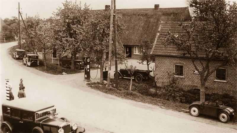 Familie Wahlen hatte auch eine Vertretung für die Wanderer-Werke, einen bedeutenden deutscher Hersteller von Fahrrädern, Motorrädern und Autos aus Chemnitz, der 1932 in die Auto Union überging.