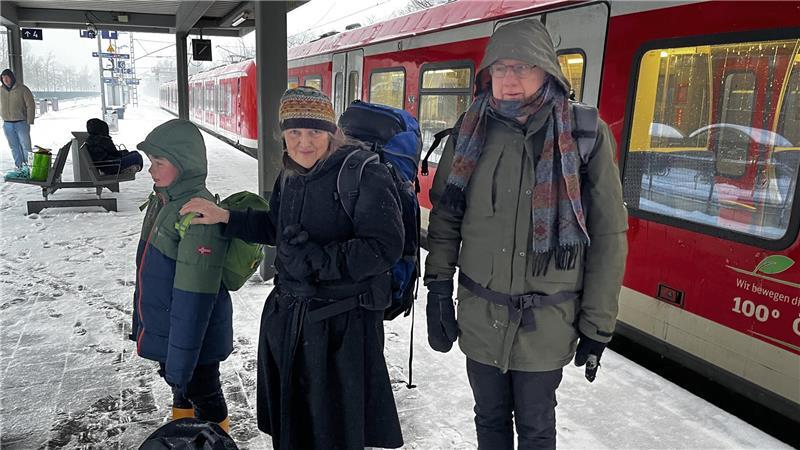 Familie Wallmann will von Buxtehude nach Hessen - aber die Bahn fährt nicht.