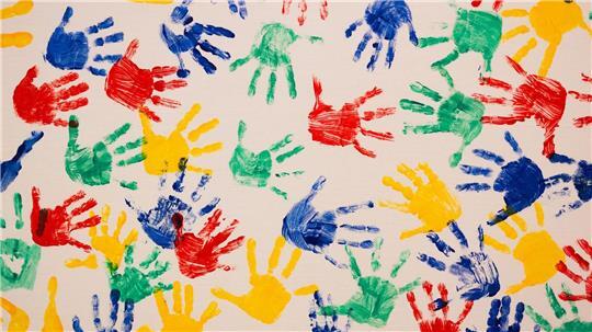Familien mit Einwanderungsgeschichte haben doppelt so oft drei oder mehr Kinder als Familien ohne Einwanderungsgeschichte. (Symbolbild)
