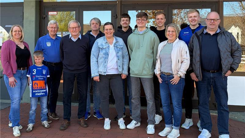 Familienbande für den Handball: Britta, Jonah Tietjen, Hans, Ludwig, Stefan, Silke, Jannik, Niklas, Jesper, Sandra, Danny, Lars - alle Müller (von links).