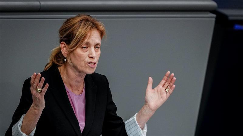 Wie es mit „Demokratie leben!“ weitergehen soll Familienministerin Karin Prien will das Programm „Demokratie leben!“ neu ausrichten. (Archivbild)