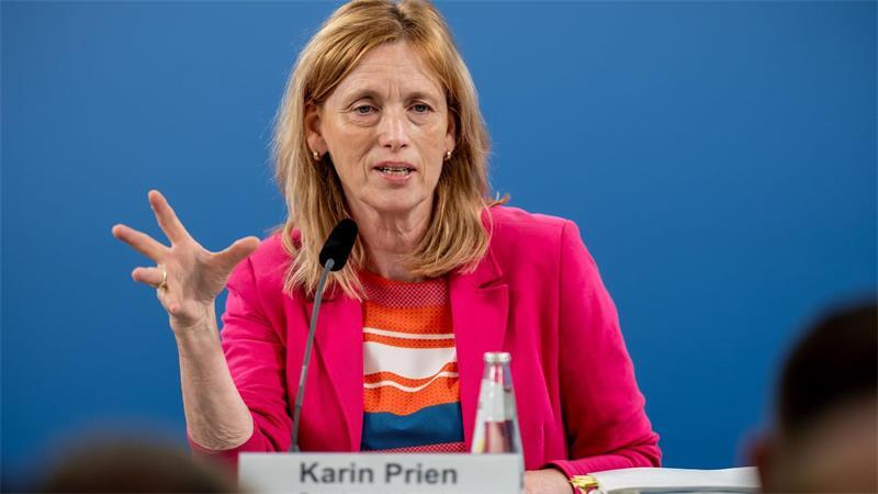 Familienministerin Prien ist für eine gesetzliche Altersgrenze von 13 Jahren für die eigenständige Nutzung eigener Social-Media-Konten.