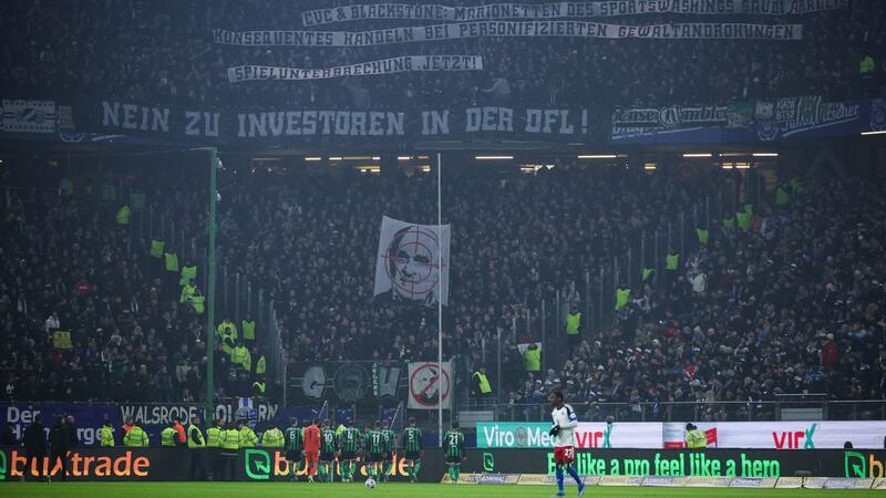 289.500 Euro Geldstrafe für 96: Kind kritisiert DFB-System Fan-Proteste, Pyrotechnik - und ein Martin Kind im Fadenkreuz: Wegen diverser Vergehen seiner Anhänger muss Hannover eine Geldstrafe zahlen.