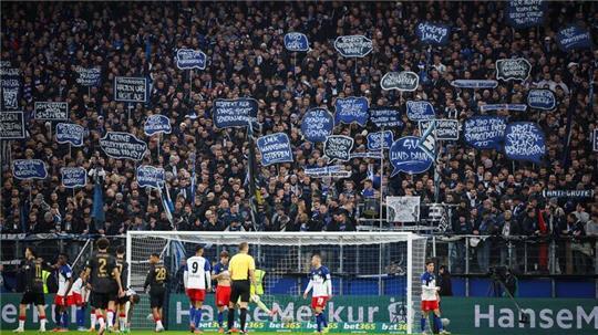 Fanproteste beim Bundesliga-Spiel Hamburger SV - VfB Stuttgart.