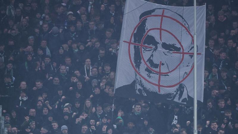 Im Fadenkreuz: 96-Boss Martin Kind zeigt eigene Fans an Fanproteste von den Fans von Hannover 96.
