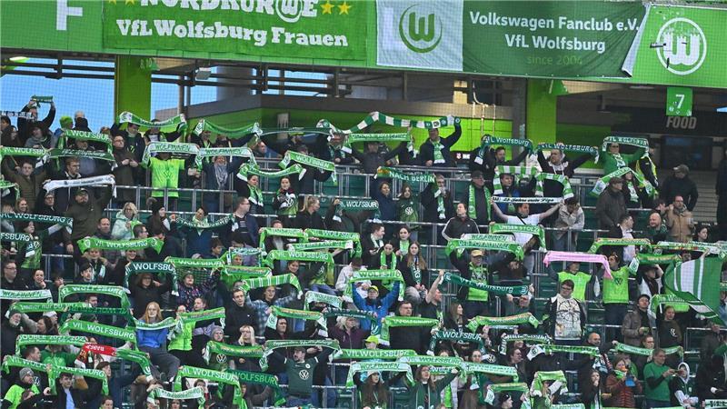 Fans der Wolfsburger Fußballerinnen.