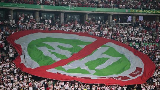 Fans protestieren beim Pokalfinale gegen den DFB. 