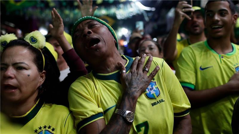 Fans reagieren bei einer WM-Public-Viewing-Veranstaltung in Rio, nachdem Brasilien das erste Tor im Spiel gegen Haiti erzielt hat.