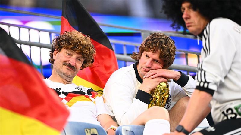 Fans reagieren nach dem Spiel.