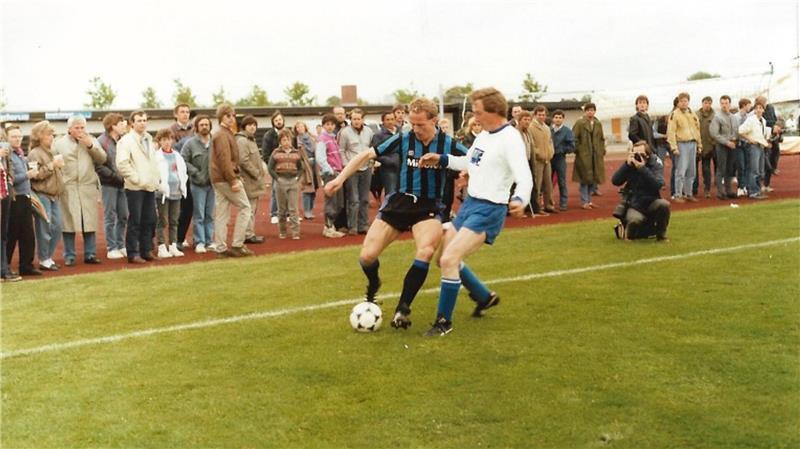 Fans und Gegenspieler konnten über die durchtrainierten Beine von Karl-Heinz Rumenigge nur staunen. "Der Mann war ein einziger Muskel", so Ernst Hülsen.