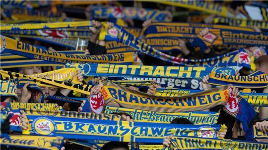 Fans von Eintracht Braunschweig. (Archivbild)