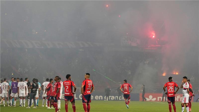Fans von Medellin sorgen für den Spielabbruch. 