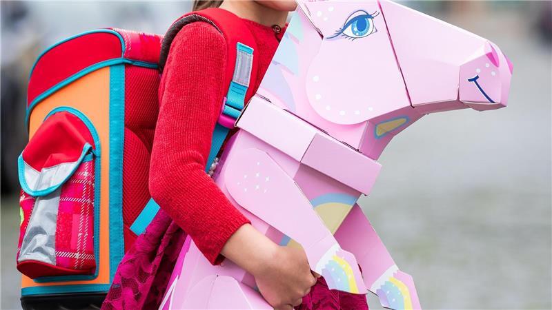 Der Hype ums Einhorn: Zwischen Mythologie und Schokolade Farben und Glitzer sind typisch für Einhörner, aber nicht der entscheidende Grund für den Erfolg von Einhorn-Produkten. (Archivbild)