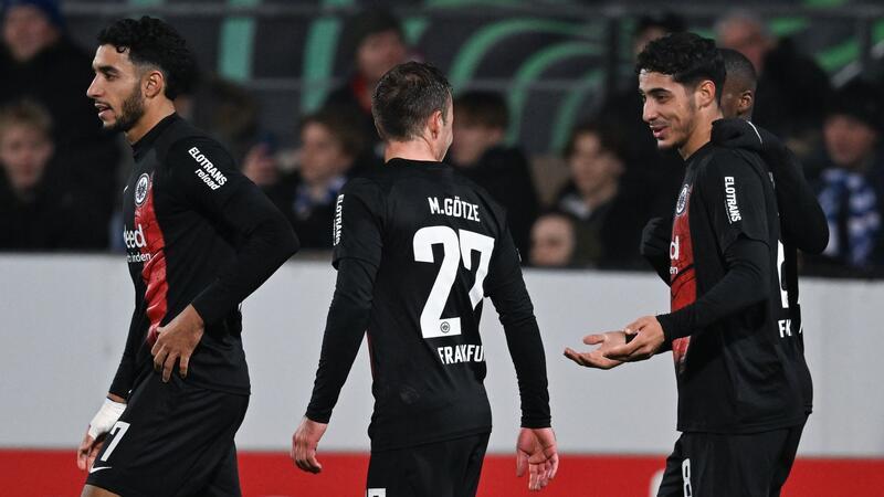 Eintracht im Glück: Wichtiger Zittersieg in Helsinki Farès Chaibi (r) erzielte in Helsinki das Frankfurter Tor des Abends.