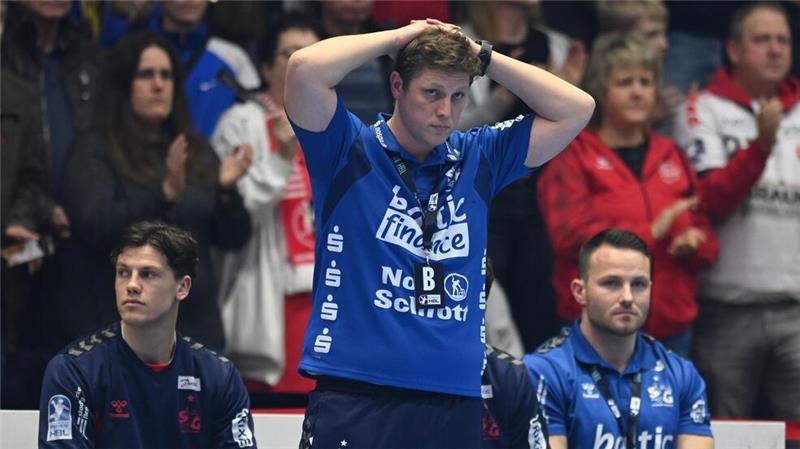 Simic für Flensburgs Handballer nicht zu überwinden Fassungslos nach der Pleite in Melsungen: SG-Trainer Nicolej Krickau.