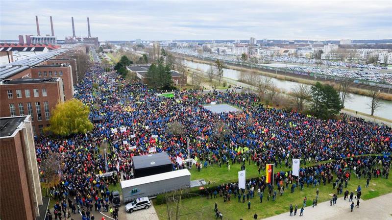 Fast 100.000 Teilnehmer zählte die IG Metall an den Warnstreiks bei Volkswagen.