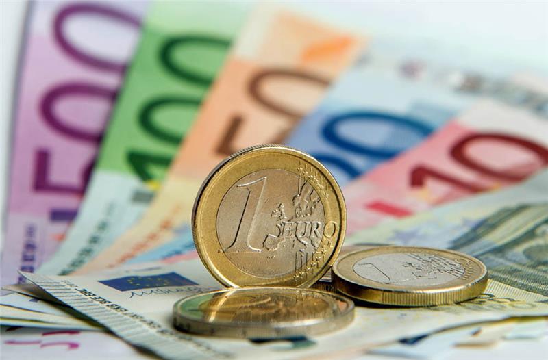 Fast 1,2 Millionen Euro will der Flecken Freiburg investieren. Symbolbild: Daniel Reinhardt/dpa