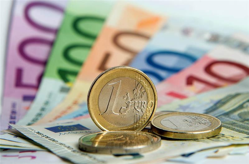 Investitionsverbot in Freiburg aufgehoben – Wo nun Geld fließt Fast 1,2 Millionen Euro will der Flecken Freiburg investieren. Symbolbild: Daniel Reinhardt/dpa