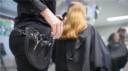 Fast 5.500 Jugendliche haben im vergangenen Jahr eine Ausbildung im Handwerk begonnen. (Symbolbild)