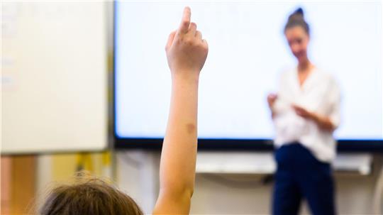 Fast die Hälfte aller öffentlichen Bildungsausgaben flossen 2024 an Schulen. (Symbolbild)