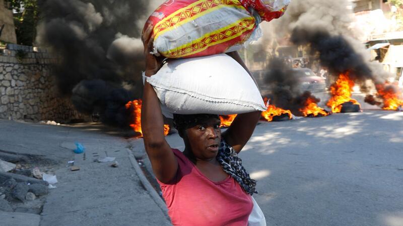 Demonstranten in Haiti fordern Rücktritt des Premiers Fast die Hälfte der elf Millionen Bewohner Haitis leidet laut Vereinten Nationen unter akutem Hunger.