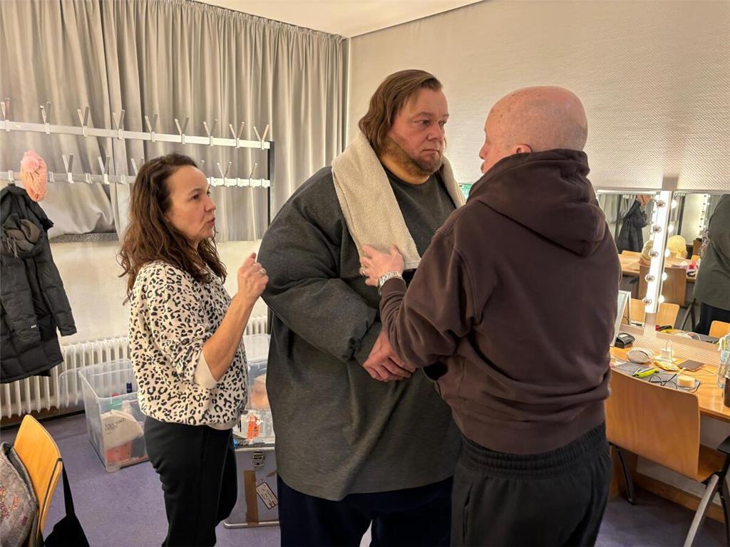 Fast fertig: Gleich tritt Charlie auf die Bühne in Buxtehude.