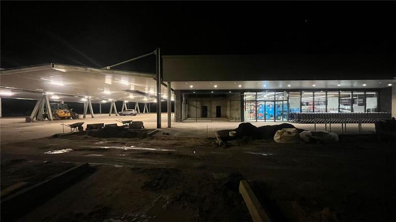 Eröffnungstermin für Aldi-Markt in Buxtehude steht fest Fast fertig: Nur noch wenige Tage bis zur Eröffnung des Aldi-Marktes an der Straße am Westmoor.
