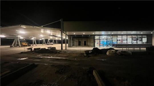 Fast fertig: Nur noch wenige Tage bis zur Eröffnung des Aldi-Marktes an der Straße am Westmoor.