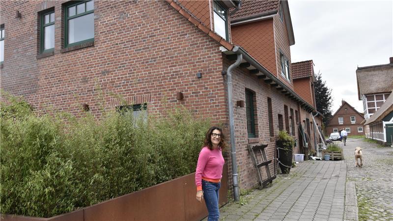 Historisches Anwesen: Sie haben Großes vor im Alten Land Fast fertig: die Scheune des Hofes in Osterjork.