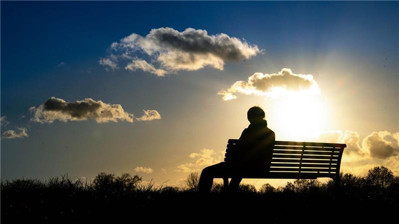 Fast jeder zweite Mensch in Schleswig-Holstein hat nach einer repräsentativen Umfrage bereits Einsamkeitsgefühle erlebt. (Symbolbild)