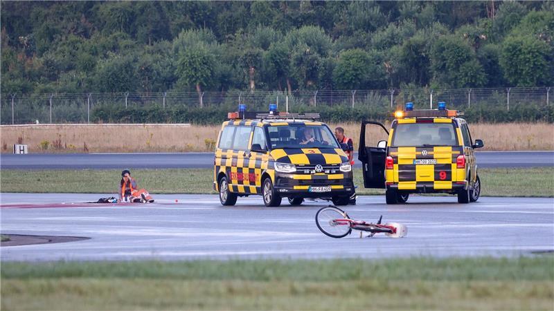 Fast vier Stunden lang konnte wegen der Klima-Blockade kein Flugzeug landen oder starten. (Archivbild)