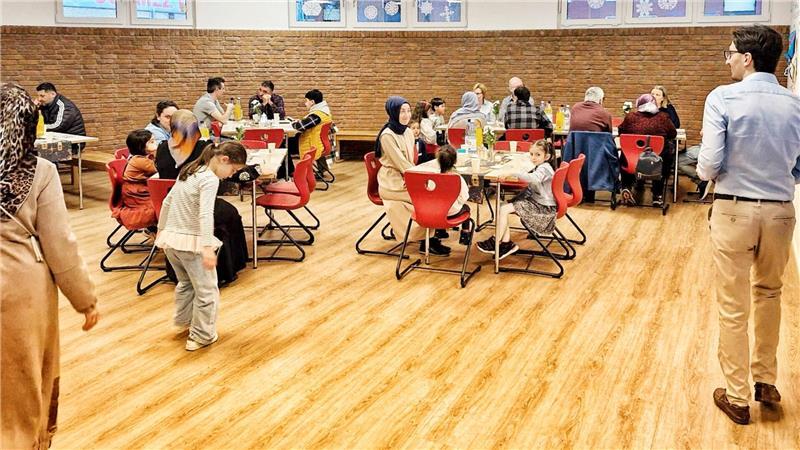 Fastenbrechen mit Freunden und Nachbarn im Stadtteilzentrum Alvi im Altländer Viertel in Stade.