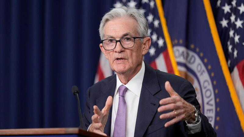 Fed-Chef Powell begründet die Entscheidung der US-Notenbank.