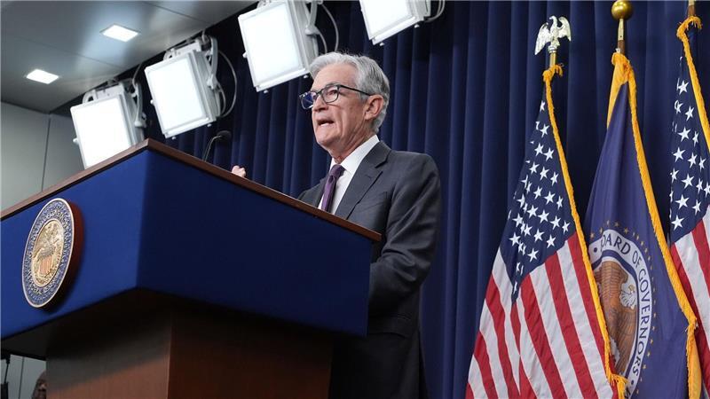 Fed hält Leitzins stabil und senkt Wachstumsprognose Fed hält Leitzins stabil und senkt Wachstumsprognose