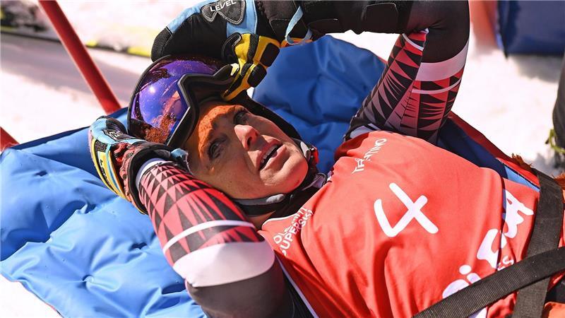 Federica Brignone steht die Verzweiflung nach ihrer schweren Verletzung ins Gesicht geschrieben.