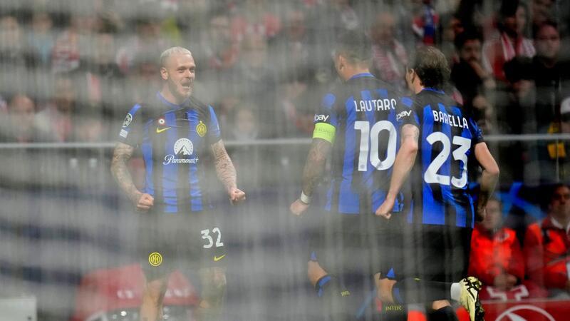 Atlético Madrid nach Elfmeterschießen im Viertelfinale Federico Dimarco (l) erzielte die Führung für Inter Mailand.