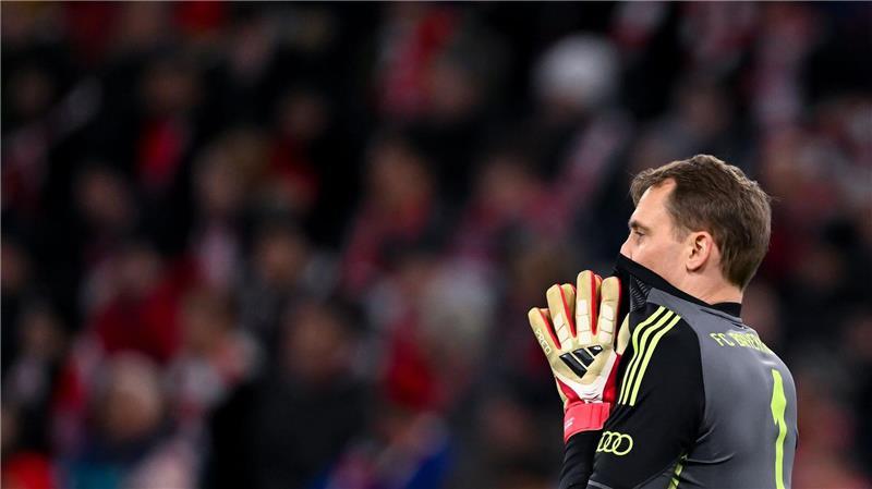 Fehlt den Bayern möglicherweise auch am Samstagabend in Dortmund: Manuel Neuer. (Archivbild)