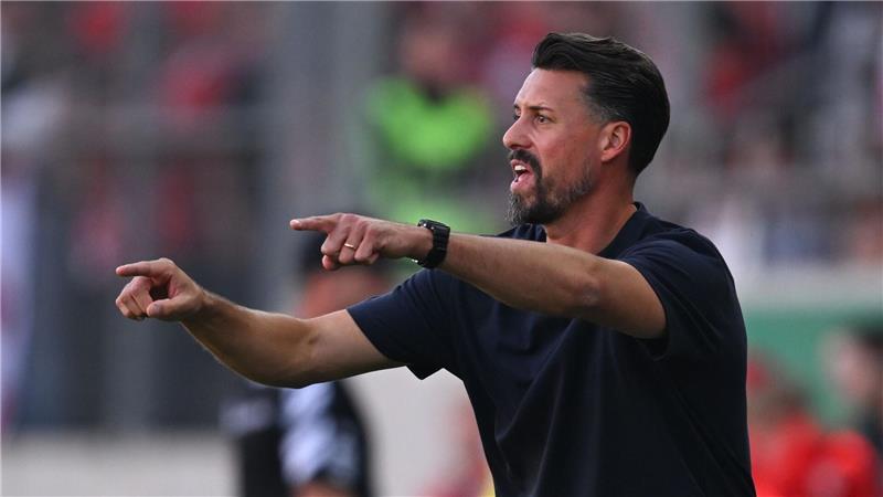 Der Energie-Gipfel: Bayern erwarten heißen Tanz mit Wagner Feiert am Samstag seine Heimpremiere als Augsburg-Trainer: Sandro Wagner. (Archivbild)