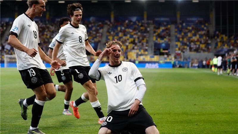 Dramatisches Viertelfinale: Joker Röhl trifft beim 3:2-Sieg Feiert seinen fünften Turnier-Treffer: Nick Woltemade.