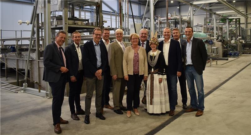 Feierten „50 Jahre Elbe-Obst“ und die neue Apfel-Sortieranlage: Helmut Dammann-Tamke, Architekt Tobias Wehber, Ulf Wittlich, Ulrich Buchterkirch, Elbe-Obst-Vorsitzender Hans-Herbert zum Felde, Landwirtschaftsministerin Barbara Otte-Kinast, 