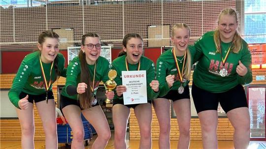 Feierten den deutschen Vizetitel: Leni Sondern, Mara-Sophie Bartsch, Valea Meyn, Lina Schomaker und Sarah Bardenhagen (von links).