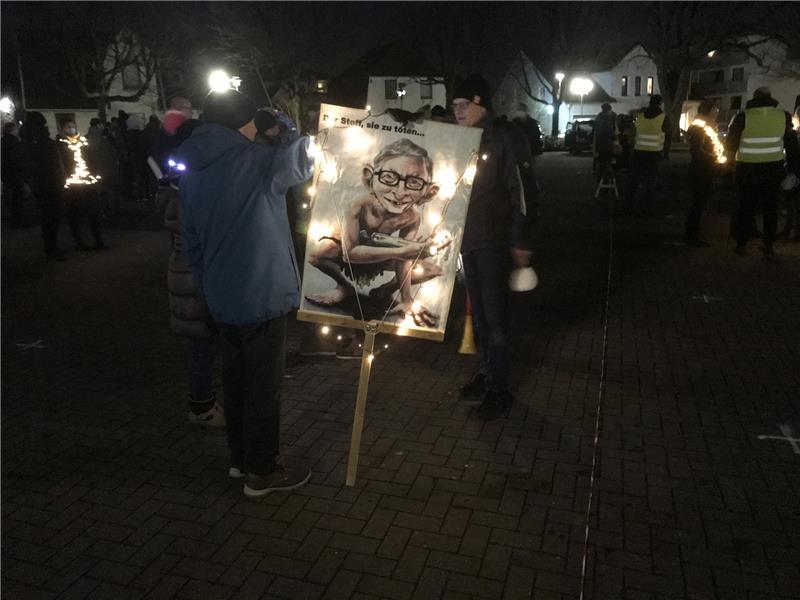 Feindbild von Verschwörungstheoretikern und Impfgegnern: Bill Gates auf einem Plakat. Foto: Wisser