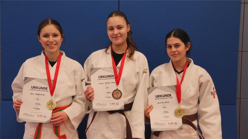 VfL Stade glänzt bei Landeseinzelmeisterschaft Felia Hasenclever, Laura Ohle und Sallima Hahn (v.l.) holten Medaillen bei den Landesmeisterschaften.