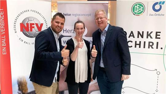 Felix Armhold (links) von der SV A/O wurde zu Niedersachsen Schiedsrichter des Jahres gewählt und vertritt den NFV bei der DFB-Ehrung.