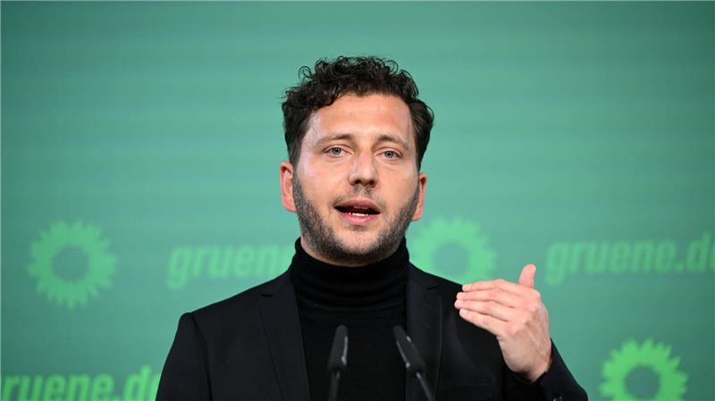 Felix Banaszak war zu Gast beim Landesparteitag der Grünen in Emden. (Archivbild)